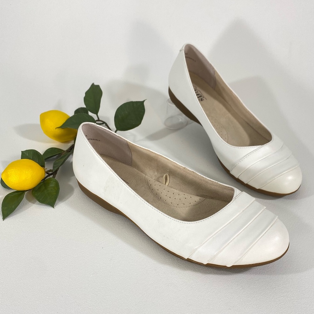 Cliffs Clara Ballet Flats White 9.5 Wide Faux Leather EUC Neutral Wedding Dressy